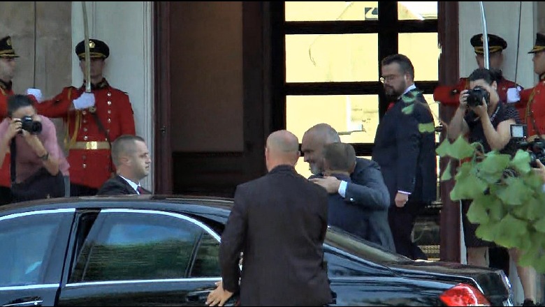 Presidenti i KiE mbërrin në Kryeministri/ Rama pritje të ngrohtë, i pranishëm edhe Soreca Rama tusk