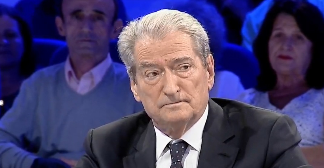 Oficeri dixhital sqaron Berishën në lidhje me deklaratën e Metës për djegjen e Kuvendit, SHISH bëri dy raporte Sali Berisha