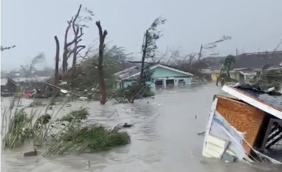 Foto/Uragani Dorian një nga më të fuqishmit të Atlantikut përmbyt Bahamasin 1 U Dorian 3 1