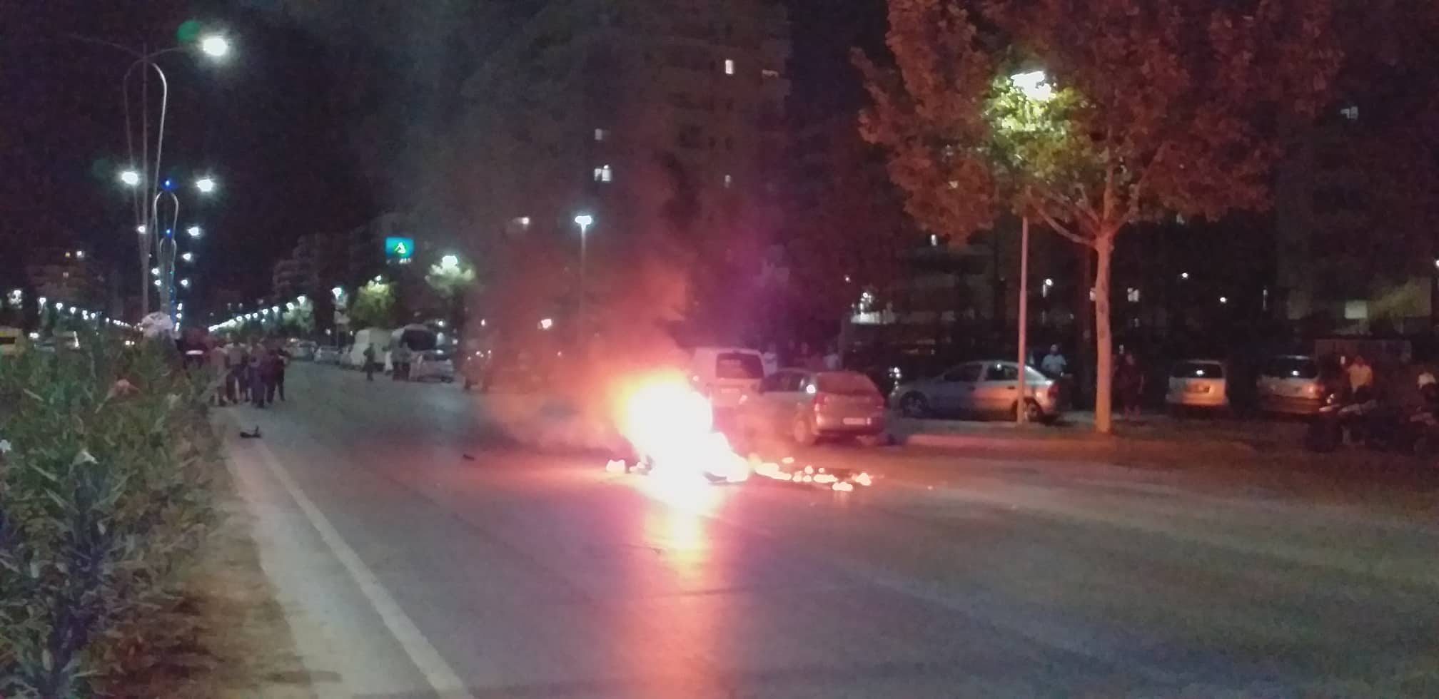 Motori përplaset me BMW në Vlorë, kokorja e motoristit përfundon copa-copa aksident motor flak