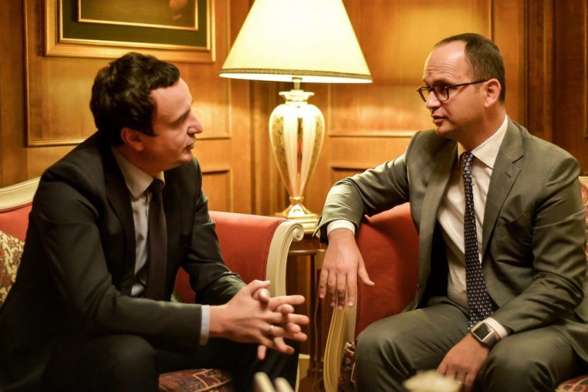 A do largohet Bushati tek Vetëvendosja? Ish-ministri flet për herë të parë për idenë e largimit nga PS auto bushati1567579367