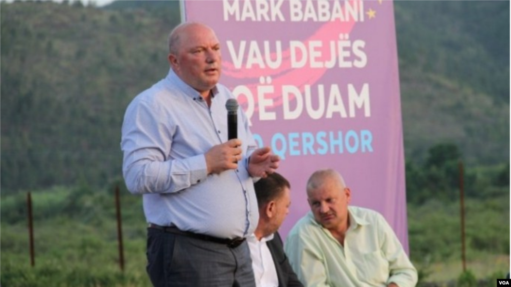 PD e akuzon se fshehu dënime e dëbime, Babani flet për “Zërin e Amerikës”: Pse e ndryshuam mbiemrin, s’ka shans të sajojnë. Nëse të shkruhet emri, të shkruhet! babani