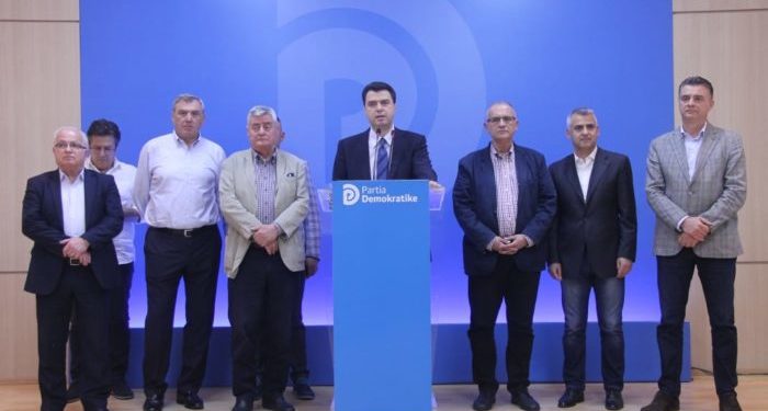 Pas ftesës së Ramës, Basha mbledh me urgjencë aleatët në selinë blu basha