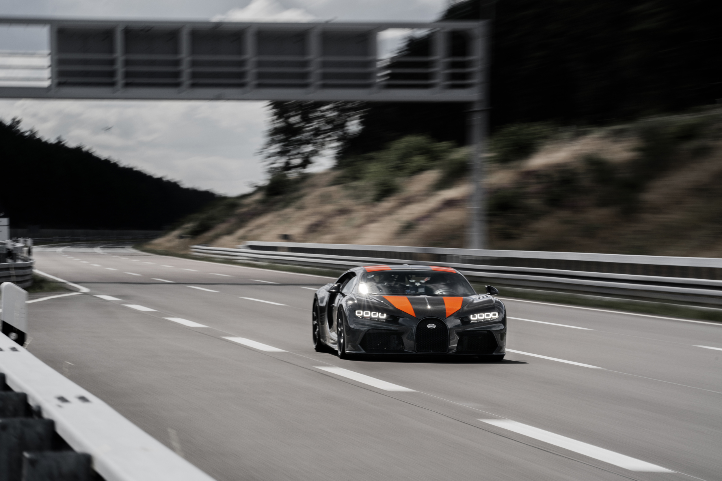 bugatti chiron 304 mph 3
