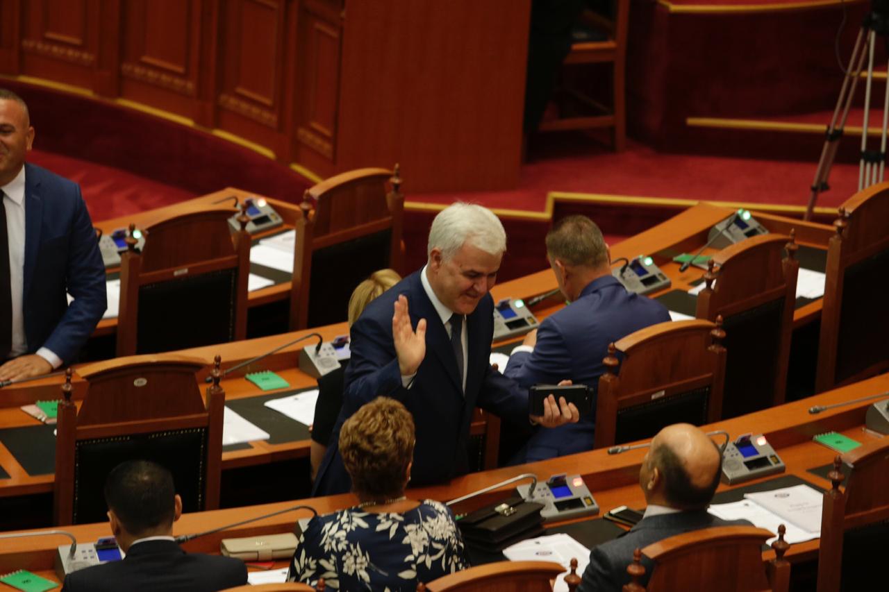 deputete parlament 11