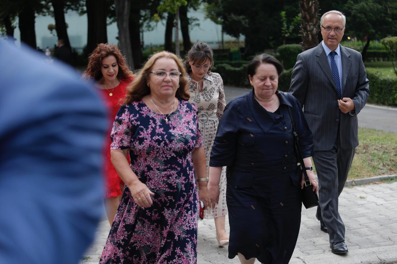 deputete parlament 15
