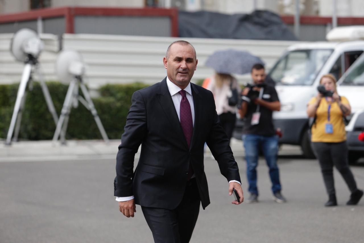 deputete parlament 19