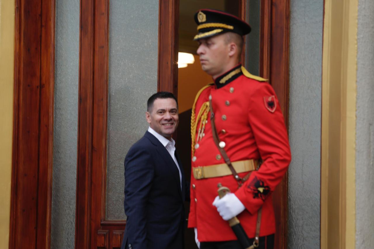 deputete parlament 2
