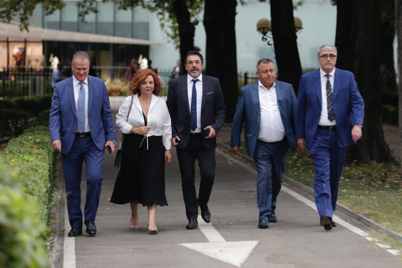 deputete parlament 23