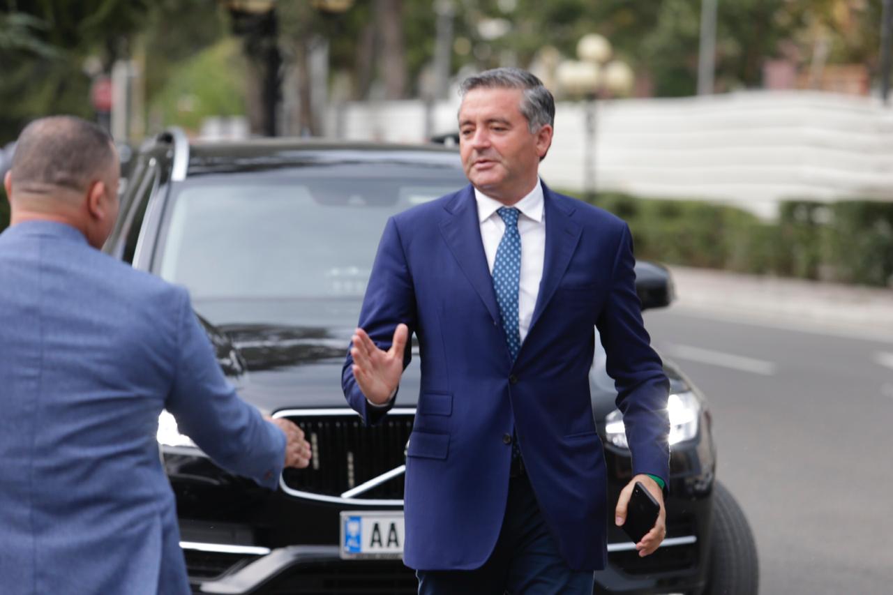 deputete parlament 7