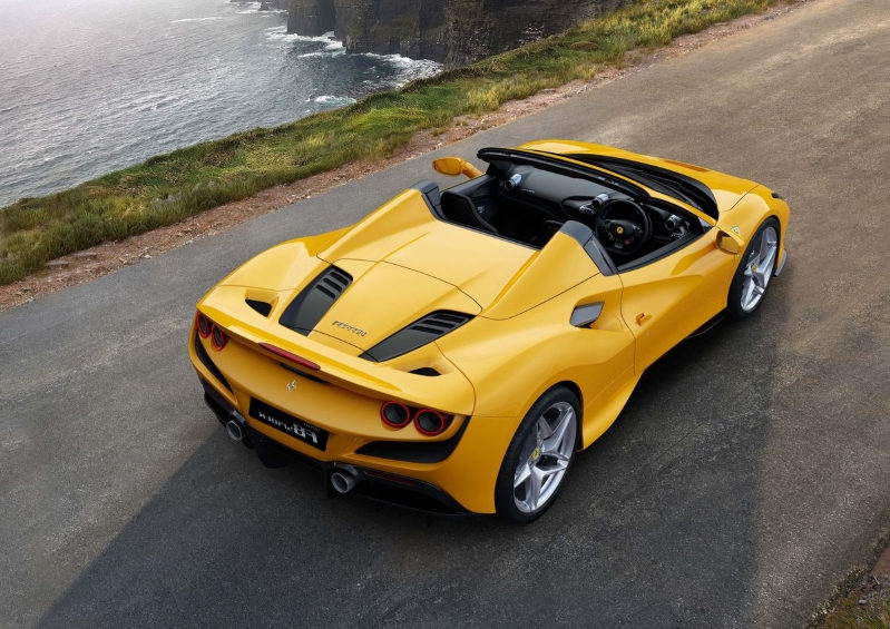 Kjo është “bisha” më e re e Ferrarit 8 ferrari f8 spider is the 710 hp tributo plus wind in your hair 161129