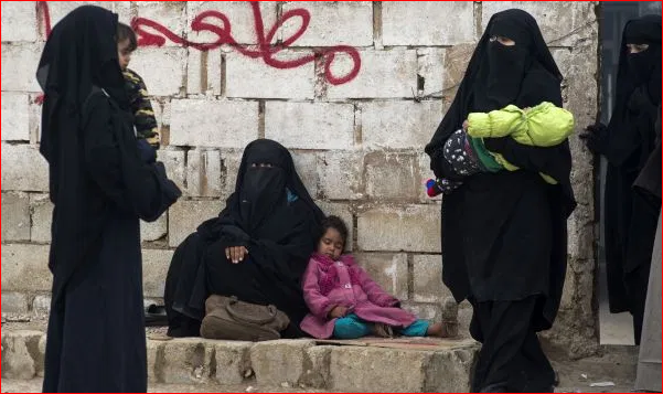 19-vjeçarja tregon tmerrin nga ISIS: Gratë vrasin dhe torturojnë ato që… isis