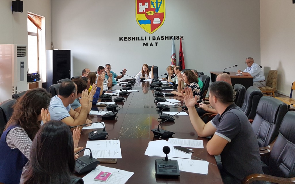 Mat: Tërmeti shtyn ceremonitë për tituj nderi në Burrel keshilli bashkiak mat