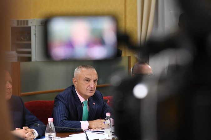 “Intervista” mbi 2 orë e Metës tek “Meta”. Çfarë tha Presidenti për Kushtetutën meta komision