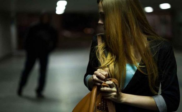 Ndante ftesat e dasmës, i shfaqet ish i dashuri: Nuk e ke të gjatë, mua do më kesh hije gjithmonë nga pas perndjekje