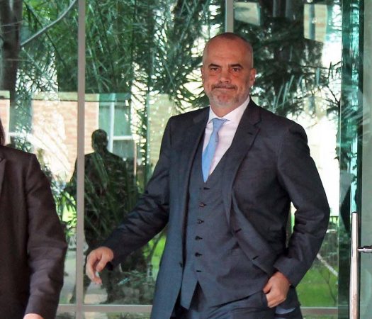Rama ‘dush të ftohtë’ deputetëve: Kush s’punon, të konsiderojë largimin nga grupi rama grup PS
