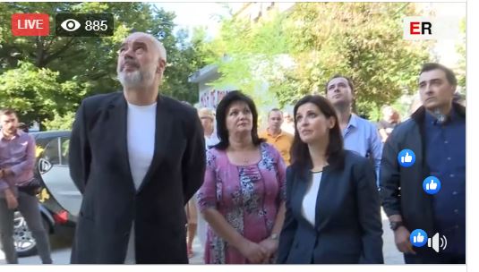 Rama viziton familjet e prekura nga tërmeti në Tiranë: Do rindërtojmë çatinë e shembur rama termeti
