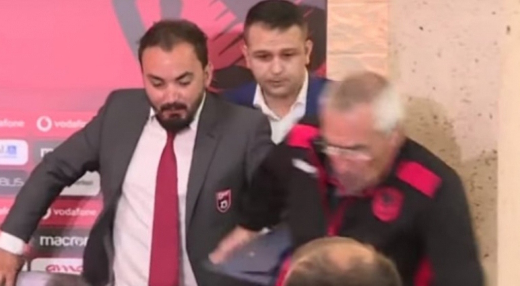 Reja tregon momentin e sikletshëm në Shqipëri: Të gjithë u tallën me mua reja25