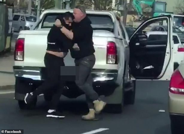VIDEO/ Sherri në trafik përfundon në përleshje me grushte e shkelma sherri1