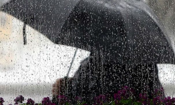 Moti i keq përfshinë Shqipërinë, ja sa do zgjasë shiu