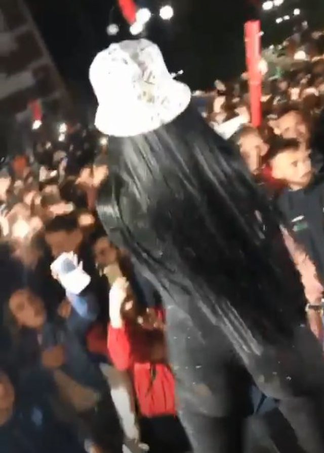 Rina Balaj shokon me veshjen në koncert 1 640 0 5d9867aa48e33
