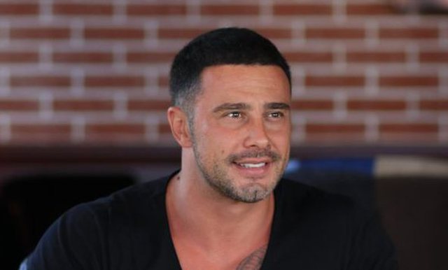 E pabesueshme/ Ja si dukej Robert Berisha para se të bëhej i famshëm 640 0 5d9c3aa9dacbc