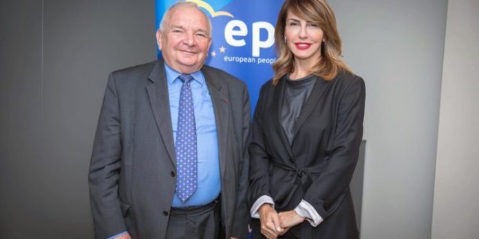 Majlinda Bregu takon liderin e partive të djathta evropiane Joseph Daul, zbardhet biseda 71206090 1625749004223013 4135131505418567680 o 750x375