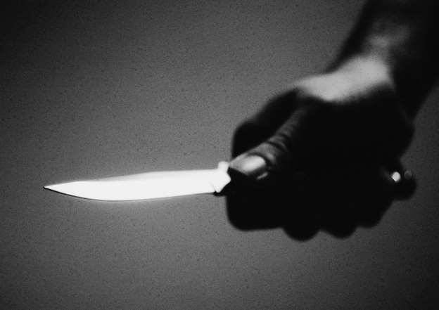 Tiranë/ Adoleshentët përplasen keq, ‘kërcet’ grushti, gjuajtje me thika ndaj njeri-tjetrit BBQeC7m