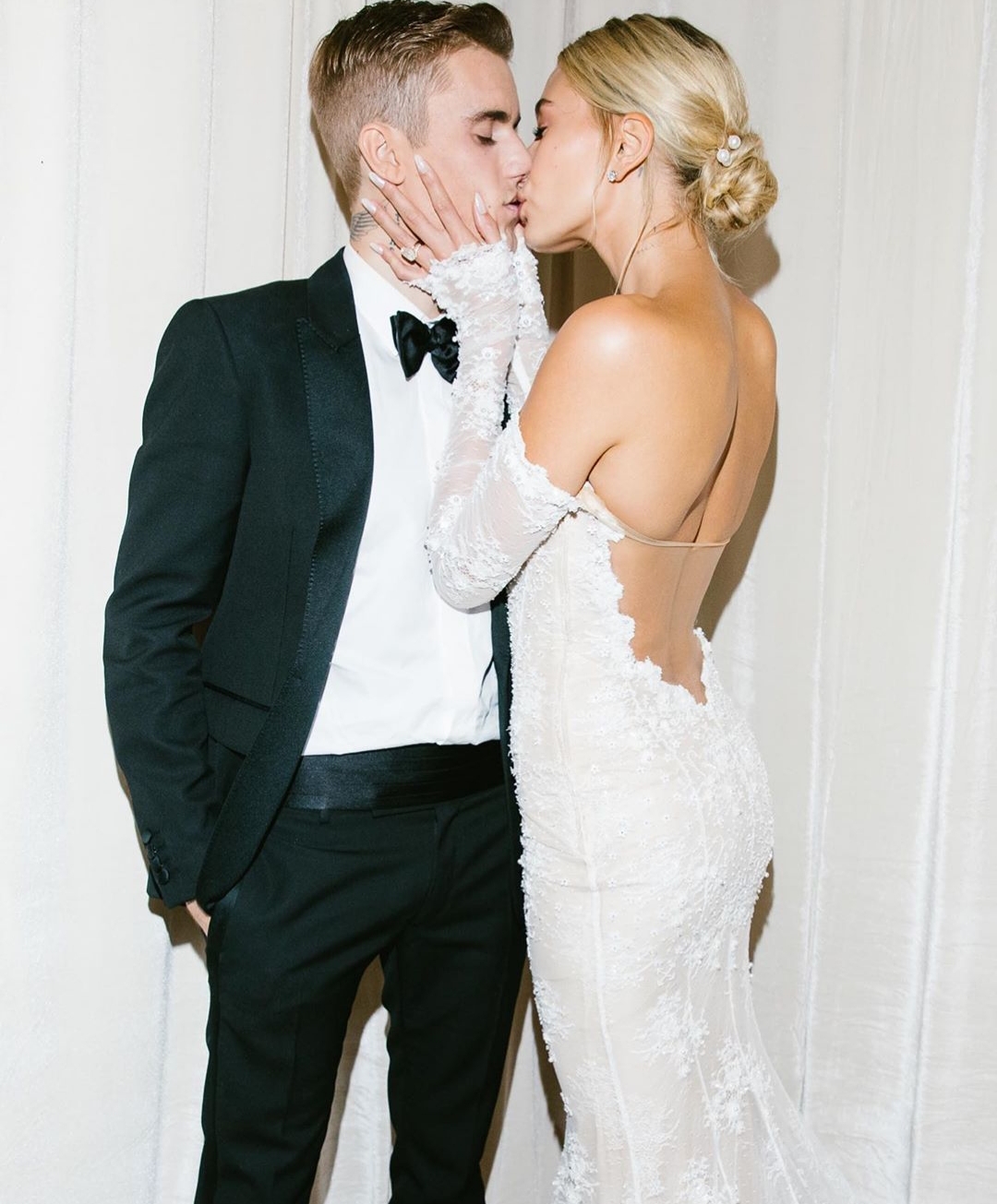 Ja sa shpenzuan Justin dhe Hailey Bieber për dasmën e tyre madhështore! 3 Dasma 3