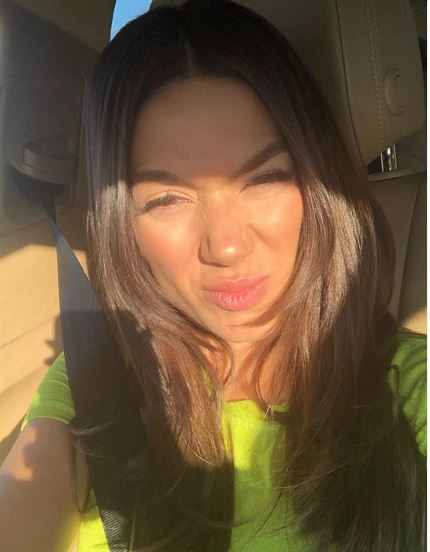 Të gjithë e kemi një foto si kjo, por Elvana Gjata “guxoi” ta postoi edhe duket e lezeçme! 1 Ellvana Gjata