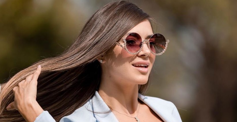 Të gjithë e kemi një foto si kjo, por Elvana Gjata “guxoi” ta postoi edhe duket e lezeçme! Elvana gjata 3