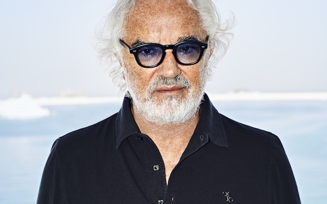 Flavio Baritore, biznesmeni i famshëm italian kapet mat me modelen 49 vite me të re Flavio Briatore është një ndër biznesmenët më të sukseshëm në Itali, i cili së fundmi është bërë kryefjala e mediave për shkak të lidhjes së tij me një modele 20-vjeçare.