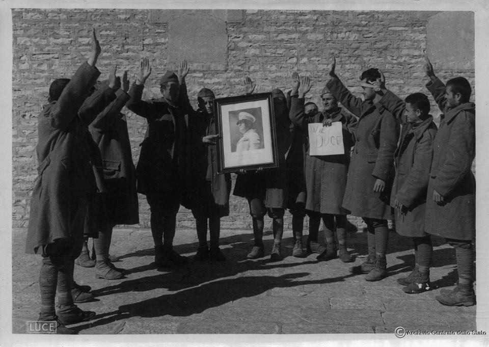 Fotot e rralla nga lufta italo-greke në tokën shqiptare, thirrja për të marshuar drejt Tiranës 8 Lufta italo greke 8
