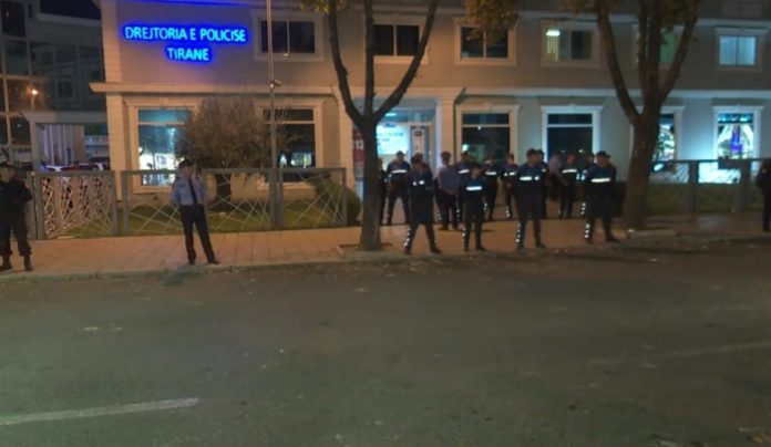 Blindohet godina: Çfarë po ndodh te policia e Tiranes (VIDEO) POLICIA TIRANES