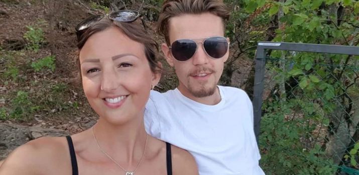 Edhe pse e di se ajo do të vdesë, martohet me të 7 Vicki Eastaugh 8