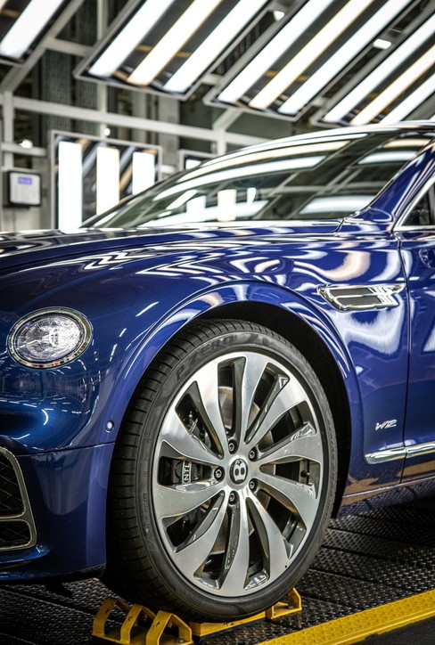 Ide e re për luksin sportiv, njihuni me Bentley Flying Spur 4 bent3
