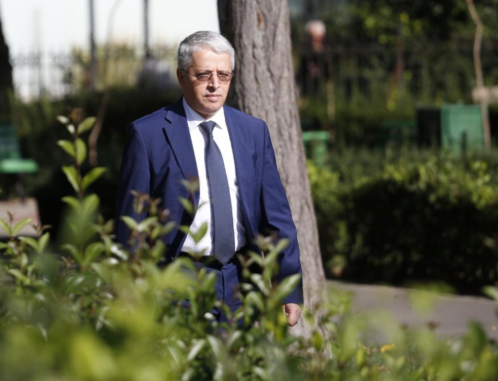 FOTOT/ 'Baba Taku' i lagur, Margariti e përgjumur, Ahmetaj...Disa momente pikante nga Kuvendi 3 deputetet 4