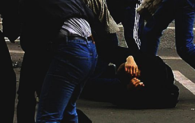 Atë e bir rrahën për spital të riun, arrestohet 40-vjeçari nga Tirana dhune