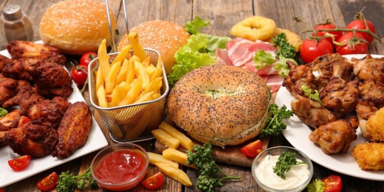 Konsumoni ushqim të shpejtë?! Ja si reagon trupi juaj fastfood