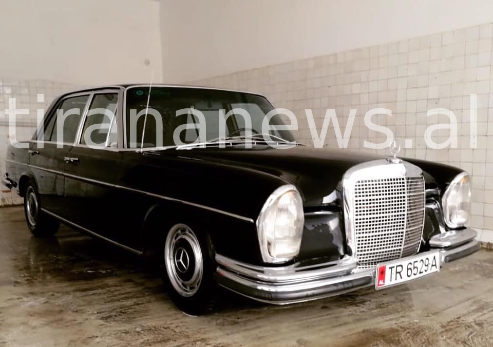 Benzi i preferuar i Enver Hoxhës rikthehet në sheshin “Skënderbej” mercedesi enverit