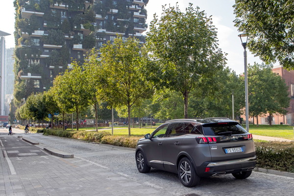 Për Peugeot 3008 vjen modeli "Anniversary" (FOTO) 5 pezho1