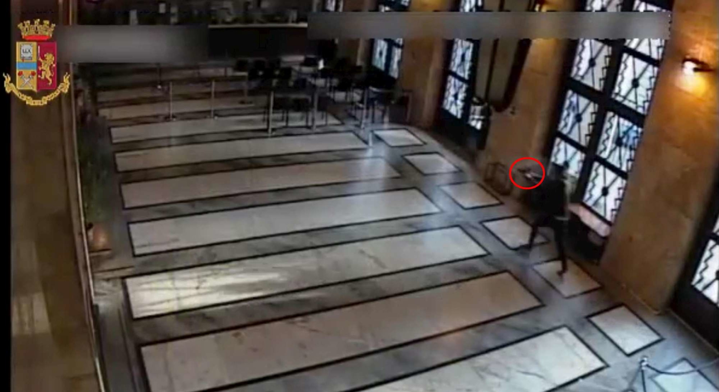 Dalin pamjet, si u qëlluan dy policët në kuesturën e Triestes (FOTO) 4 triest4