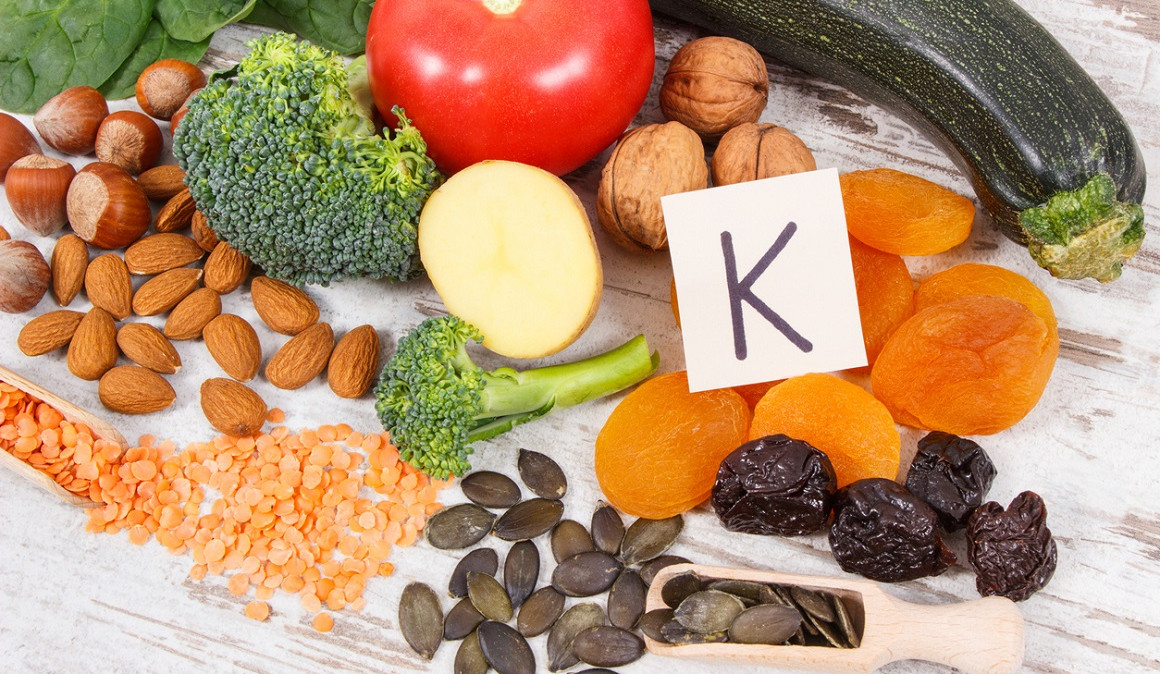Vitamina K luan rol kryesor në mpiksjen e gjakut, ja ushqimet ku gjendet vITAMINA k