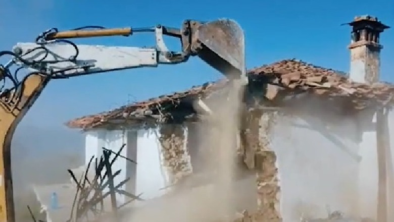 U dëmtua nga tërmeti , Bashkia e Tiranës nis rindërtimin e shtëpisë në Petrelë 1572785968 erttvvv