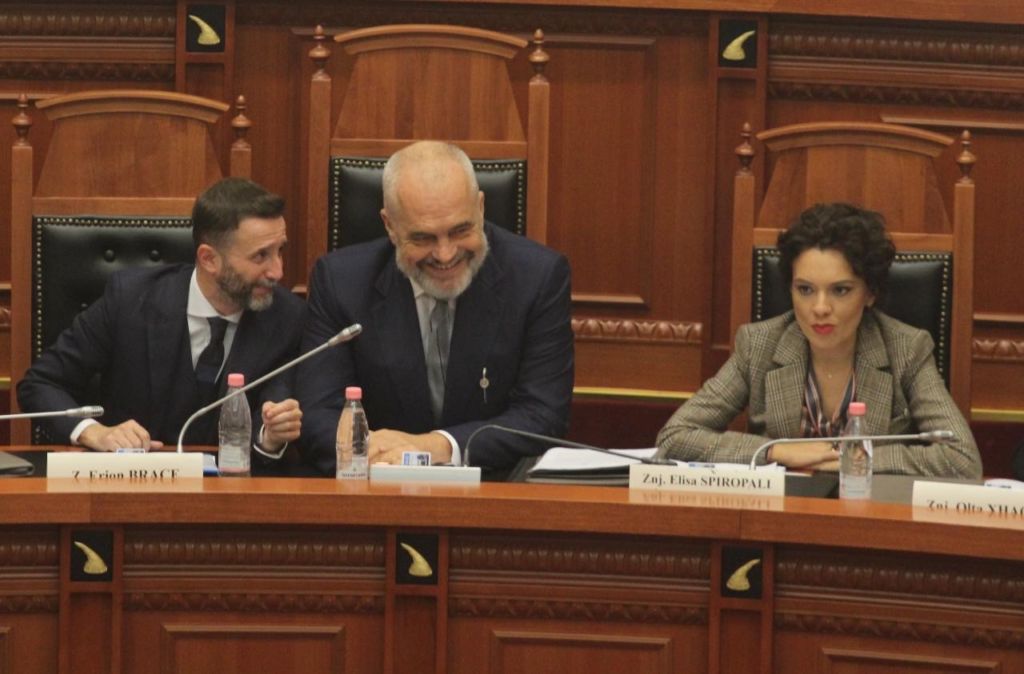 1573484658 parlament2
