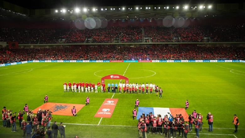 Hodhën shishe plastike në ‘Air Albania Stadium’, shoqërohen dy tifozë 1574588429 shqiperifrance2