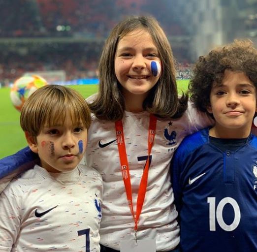 Familja e Redi Jupit, të vetmit shqiptarë që bënin tifo për Francën 1 4 46