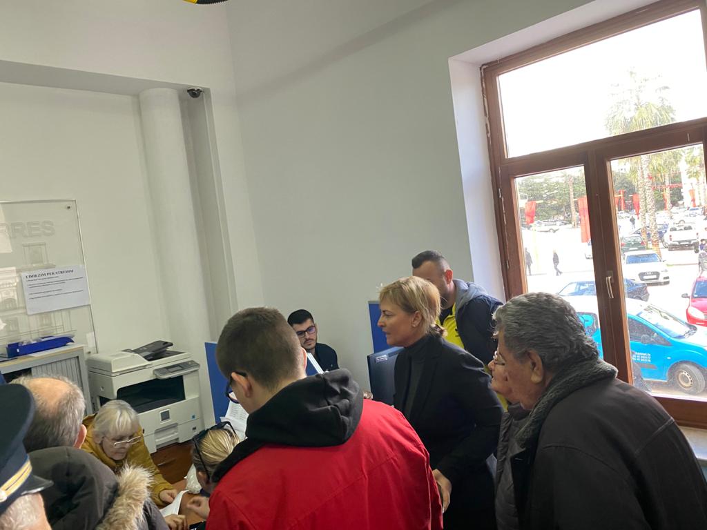 Kryebashkiakja Sako sqaron si po ndihmohen të prekurit nga tërmeti: Situata nën kontroll, përgjigje për çdo nevojë që kanë qytetarët 4c7a856d bb47 4d96 b9cf 89488b39fee5