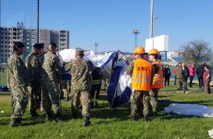 FA nis ngritjen e çadrave për të strehuar banorët në Durrës e Fushë-Krujë 5ddd02a525f93cadrat