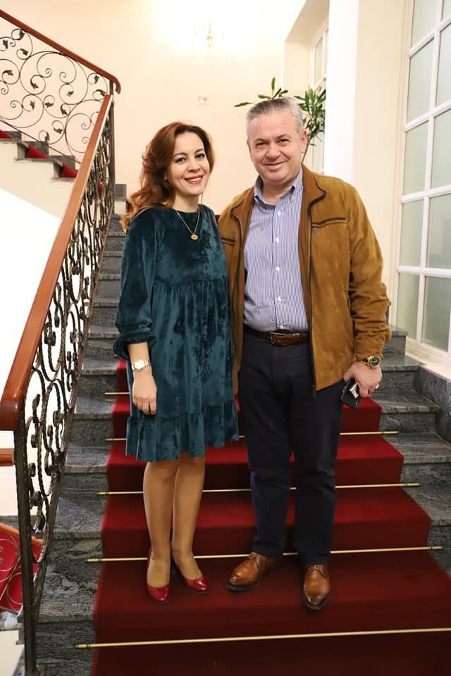 Deputeti Myslim Murrizi nuk bën dallime partiake, përqafon koleget socialiste 1 74847892 2446592618940085 621920507230420992 n